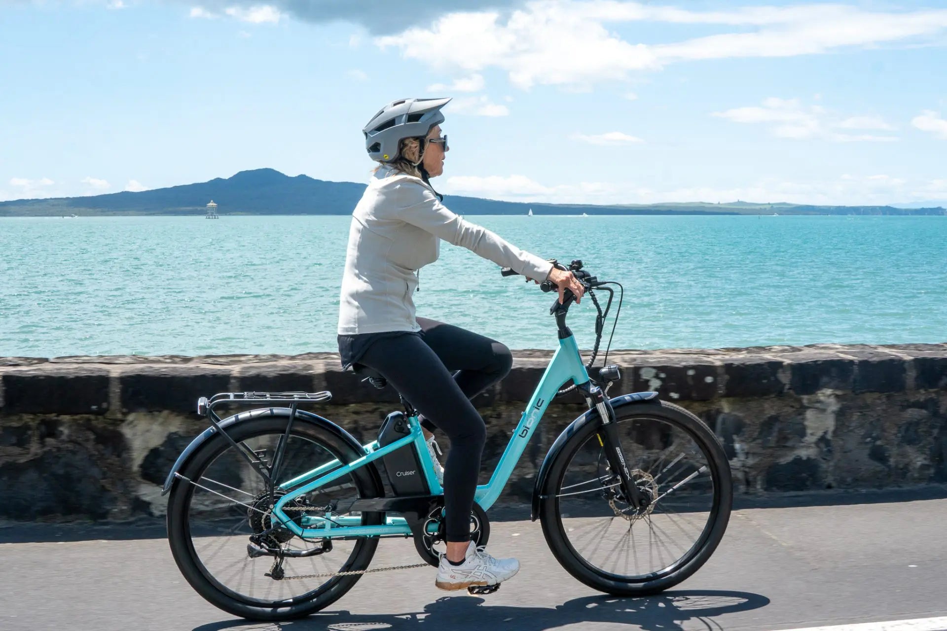 Bionic Cruiser Sensor Drive E-bike in action