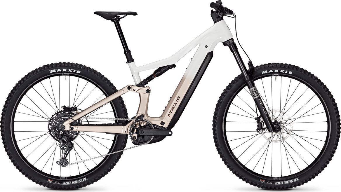 Focus Jam² 6.7 800Wh E-Mountain Bike with white frame and black tyres on a transparent background