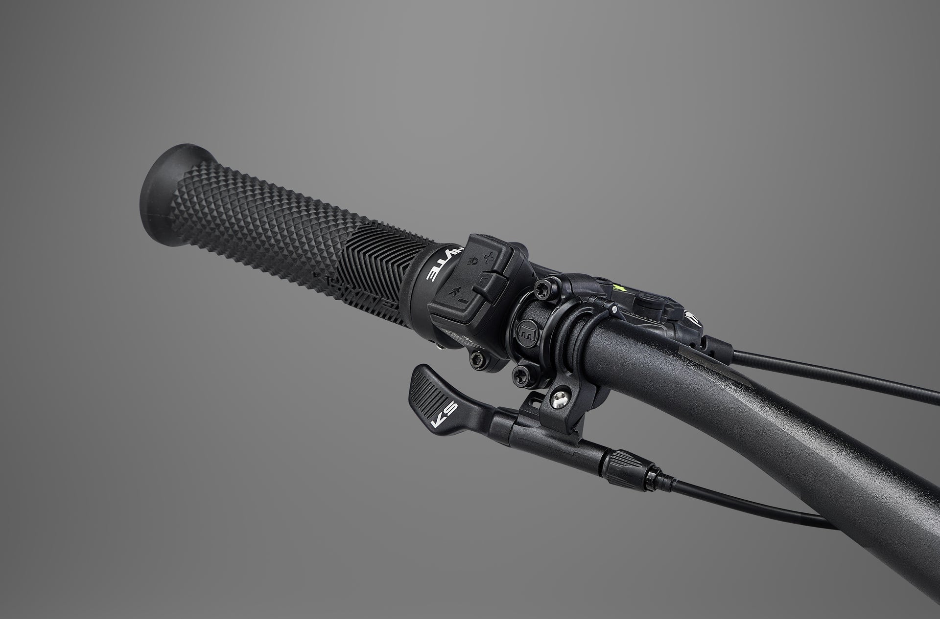 Kado RSX GlossLightSilver Dropperpost and motor controls