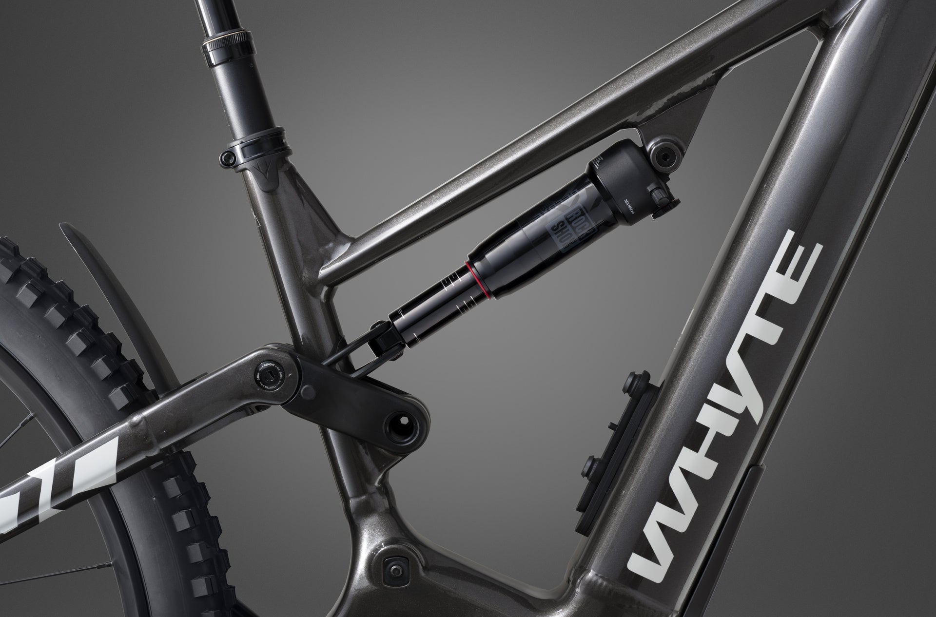 Kado S GlossDarkSilver Side shock crop