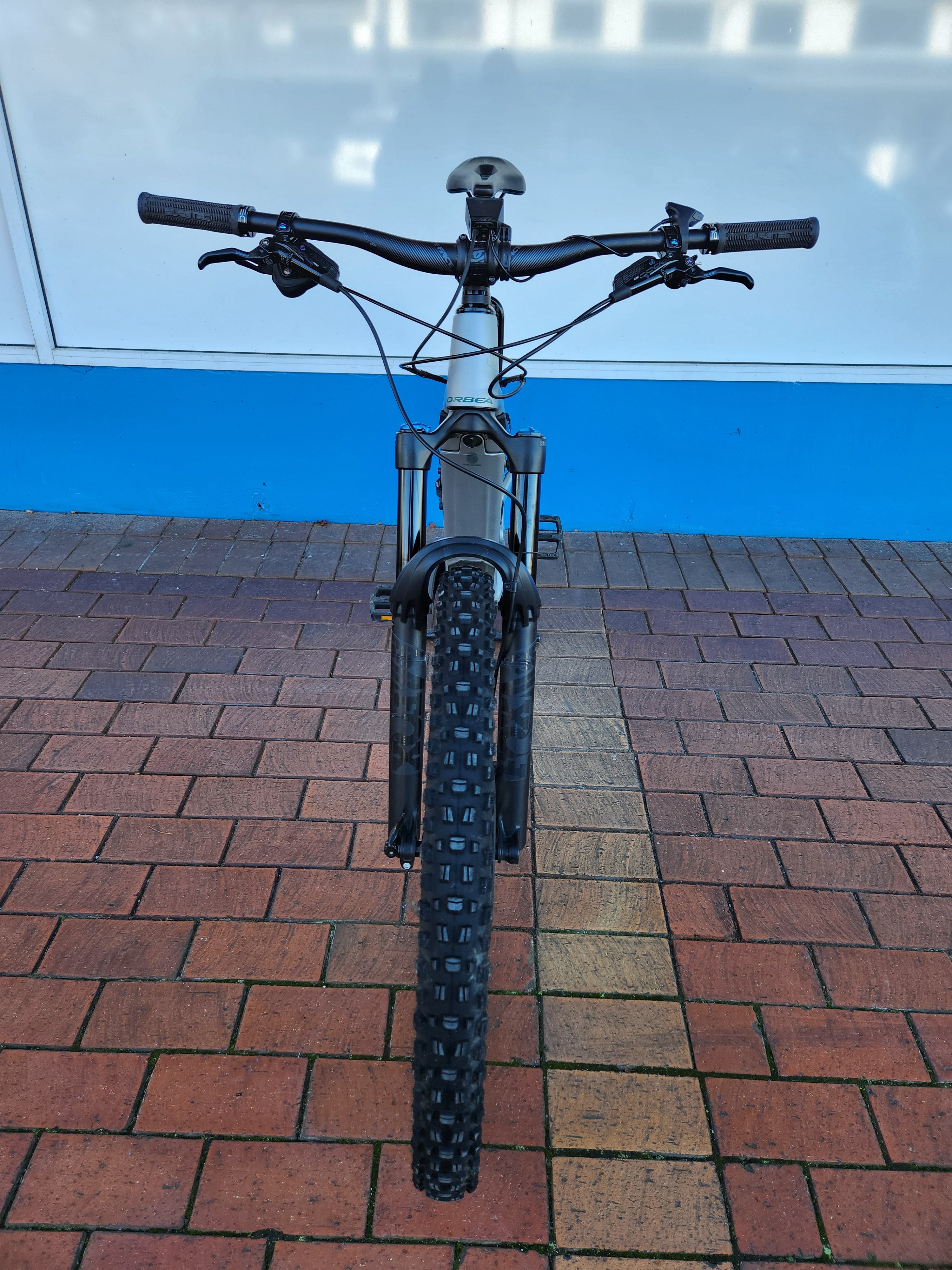 Orbea Wild FS M10 E-Mountain Bike – Front