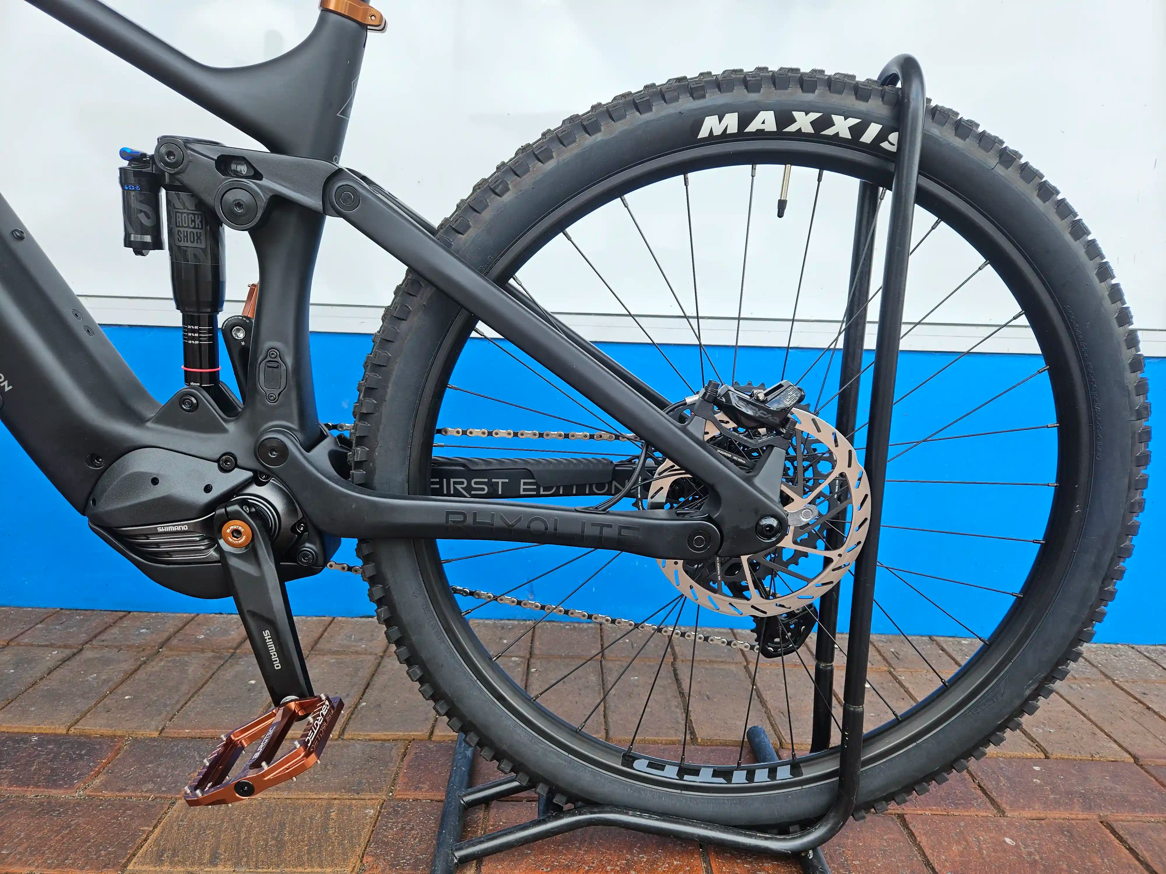 Rear triangle on black E-mtb, Rhyolite Prime