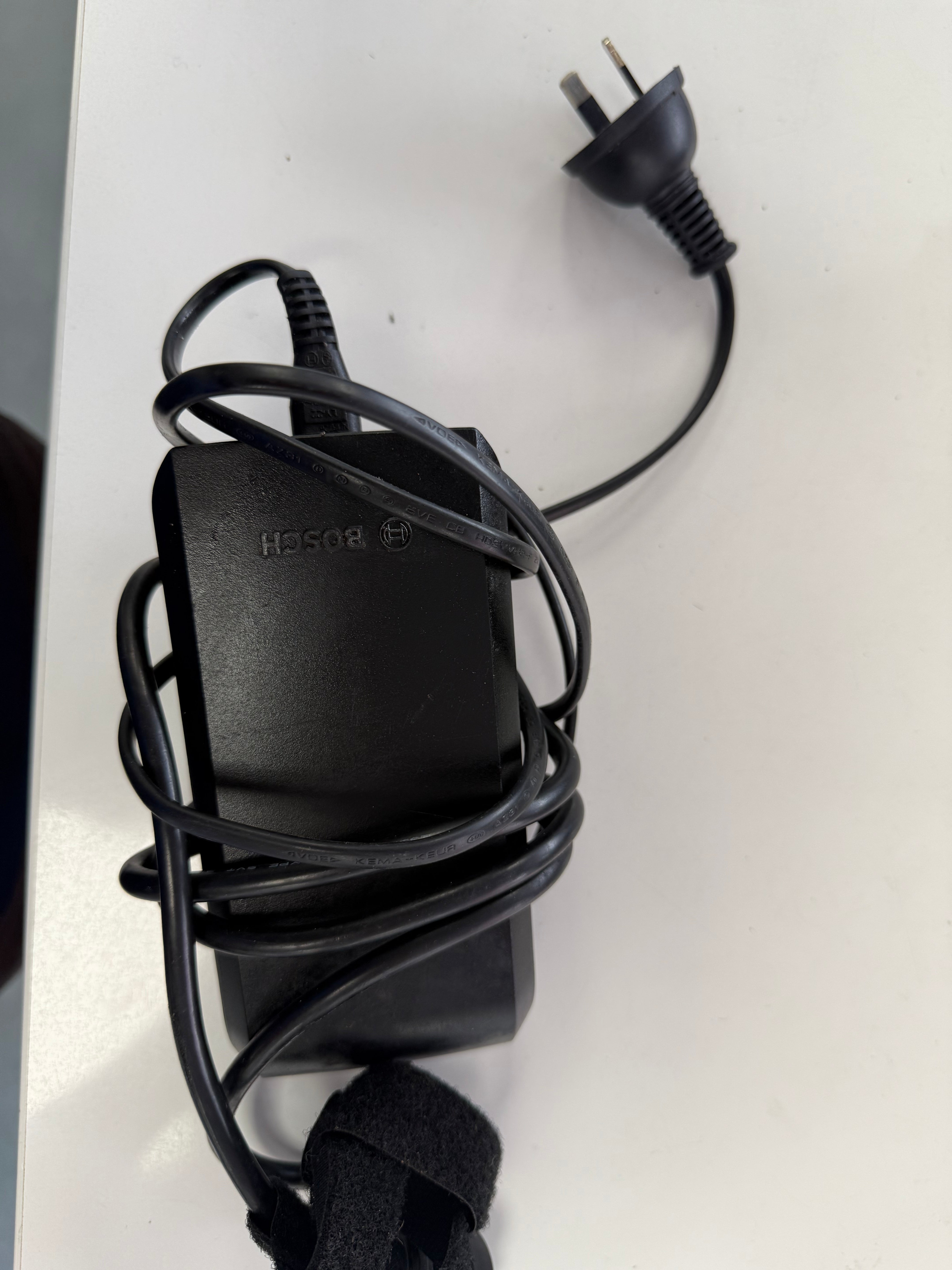 Trek Rail 5 2022 E-Mountain Bike - charger