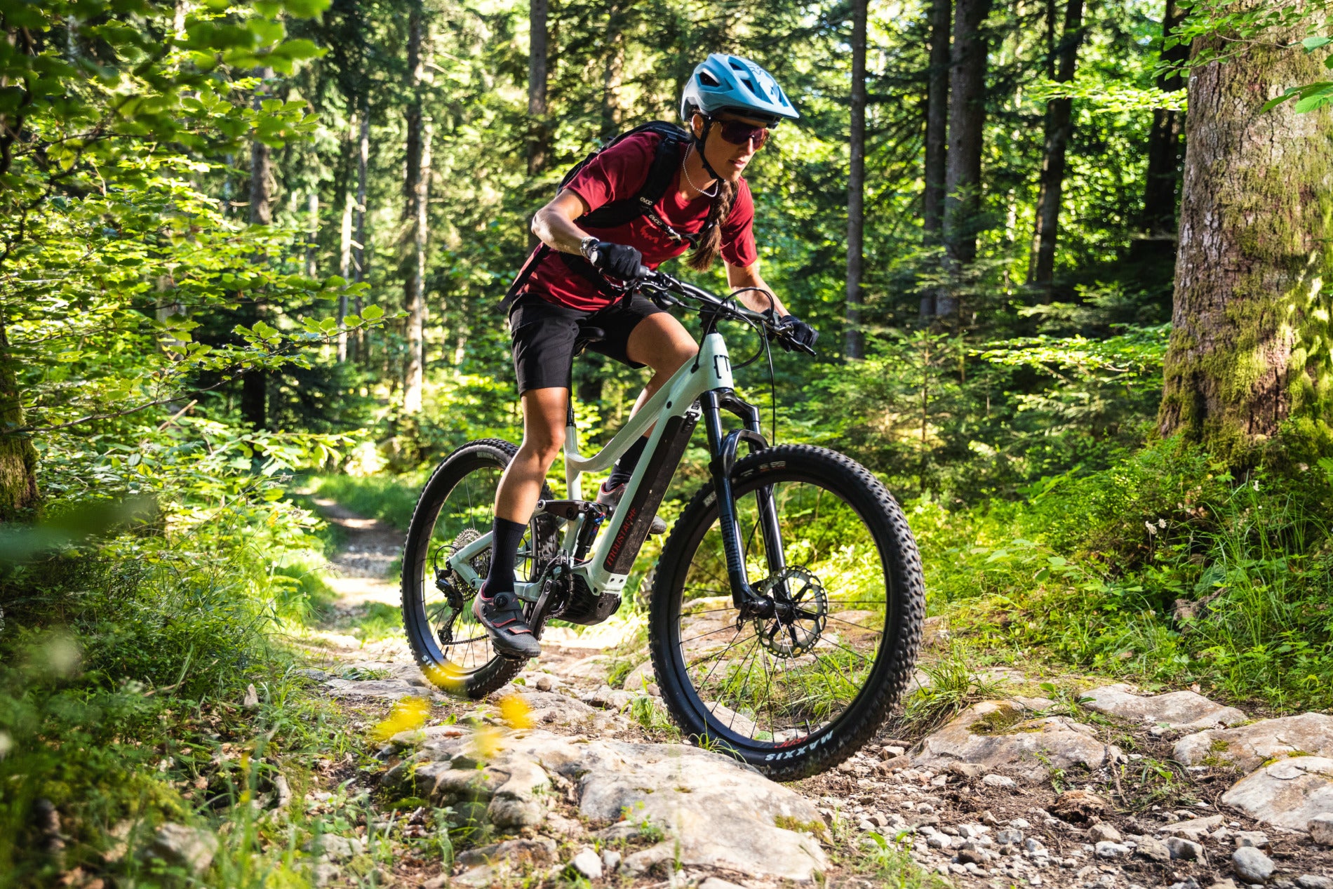 Moustache Wide in action 2