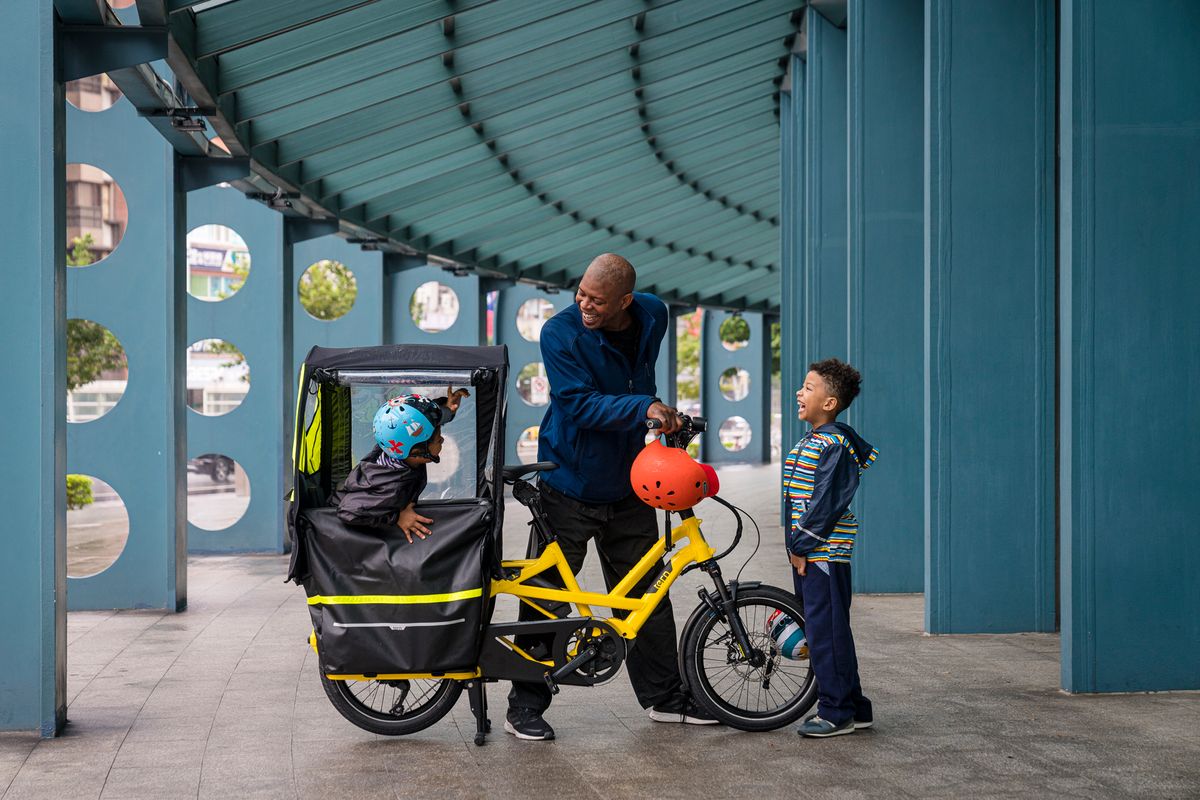 Tern GSD Storm Shield with children