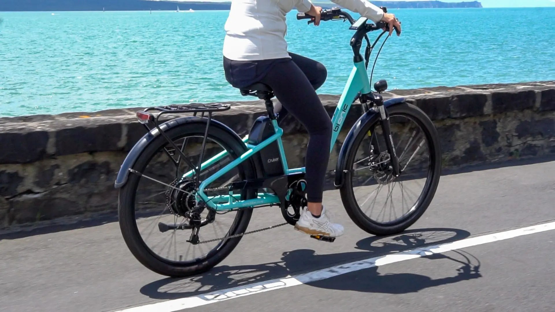 Bionic Cruiser Sensor Drive E-bike in action