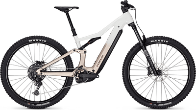Focus Jam² 6.7 800Wh E-Mountain Bike with white frame and black tyres on a transparent background
