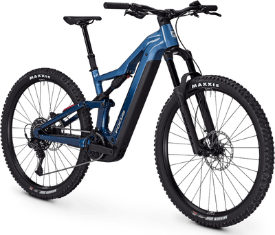 Blue electric bike, Focus THRON² 6.7, on a black stand with a transparent background