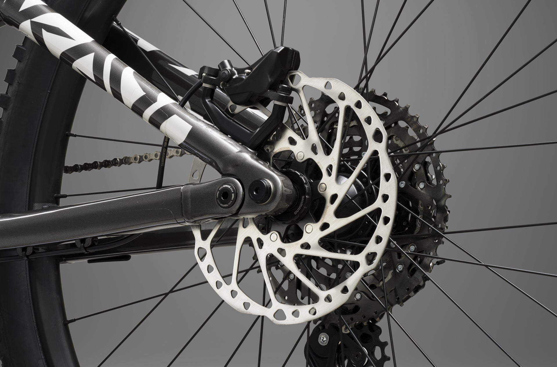 Kado S Gloss Dark Silver Brakes calliper and rotors