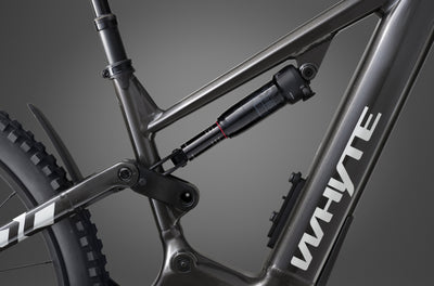 Kado S GlossDarkSilver Side shock crop