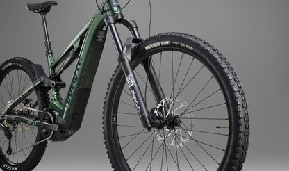 Kado S Metallic Gloss Aston Green Front threequarters fork crop