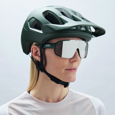POC Cularis Helmet – Pargasite Green Matt / Hydrogen White Matt on model with glasses