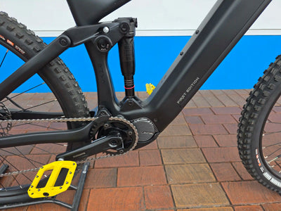 Close-up of shimano EP01 motor on the Rhyolite E-mtb