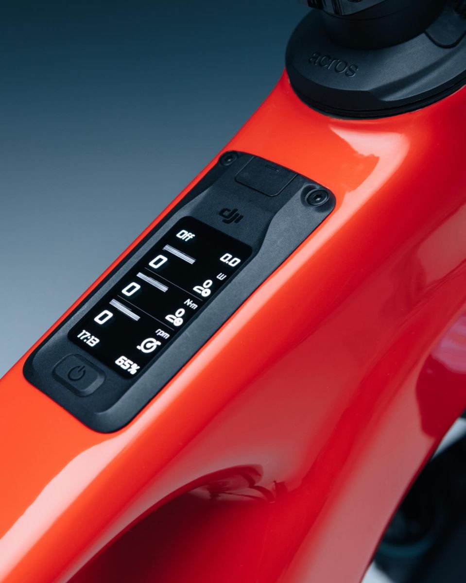 Close-up of Steppenwolf Tundra 9 with a black digital display panel mounted on the toptube, showing cycling control icons and a small DJI logo.