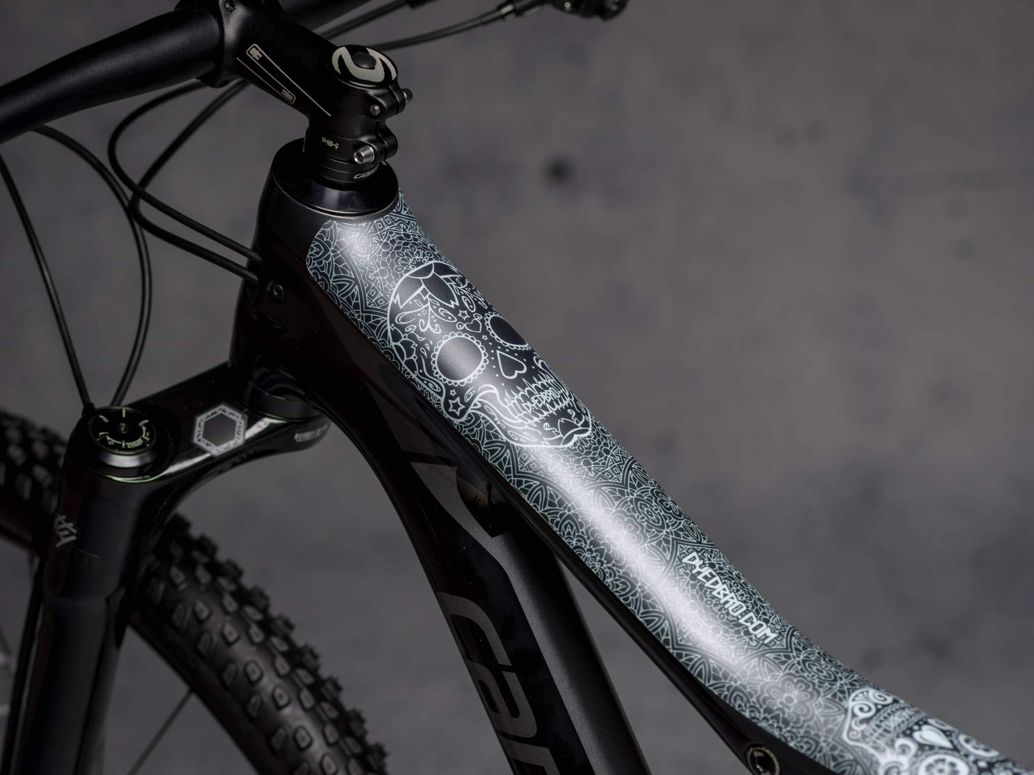 Dyedbro Dia De Muertos White