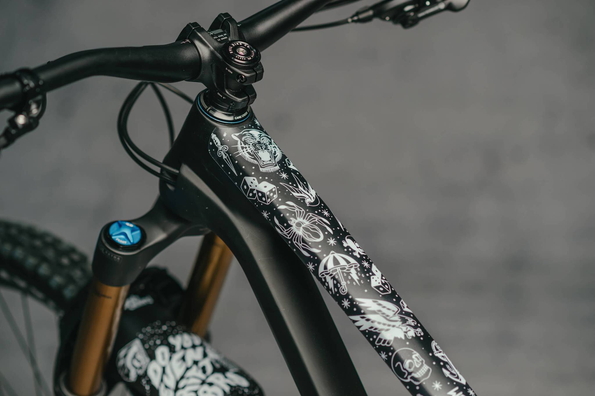 Dyedbro Old School Tatto White top tube